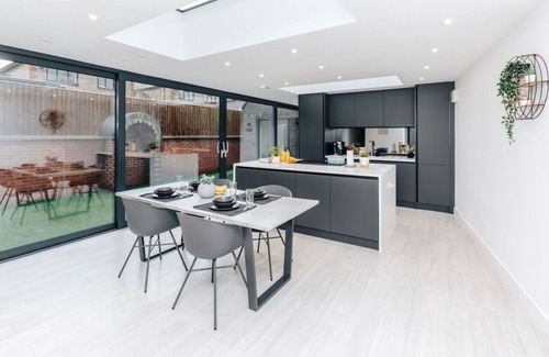 Crowmarsh Gifford House | The Glass House - 3 Bedroom house, Crowmarsh