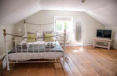 Snape Bed & Breakfast | the golden key