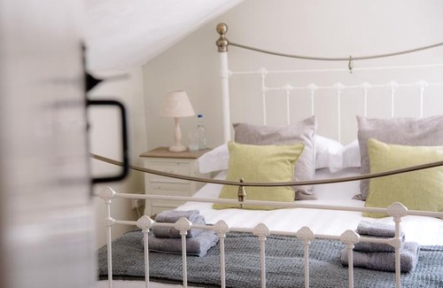 Snape Bed & Breakfast | the golden key