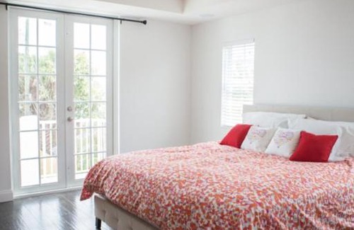 Grandview Heights House | The Grace FitzPatrick Luxury 4bd 4ba with Pool