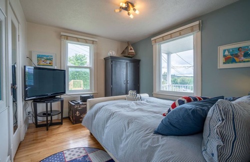 Granby Apartment | The Granby|2 Bedrooms Apt | Lake Front| 10 min Zoo