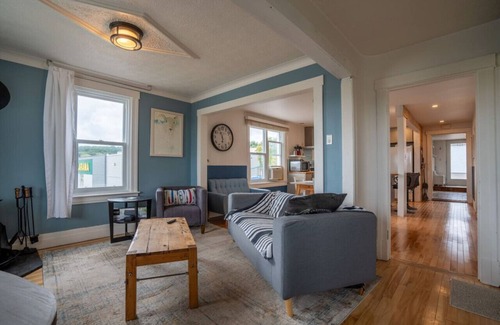 Granby Apartment | The Granby|2 Bedrooms Apt | Lake Front| 10 min Zoo