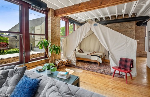 Logan Square Condo | The Grand Kimball Lodge, Logan Square, Sleeps 20 by RedAwning