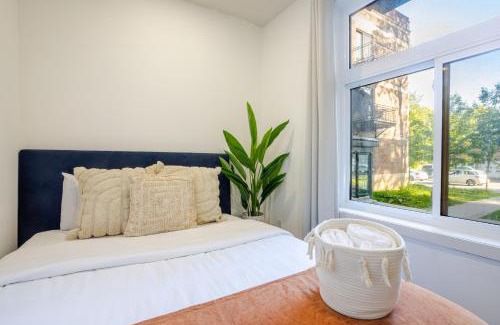 Cote-Des-Neiges—Notre-Dame-De-Grace Apartment | The Grand NDG Stay Your Home in NDG