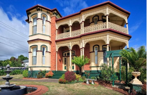 Devonport Hotel | The Grand on Macfie