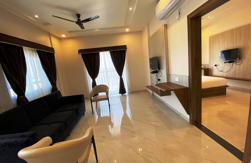 Chakan Hotel | The Grand Sarovar Inn and Suites