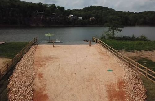 Flatwoods RV Rental | THE GRAND VIEW. nBeautiful RV lot on the banks of the Kentucky Lake/TN River.nn