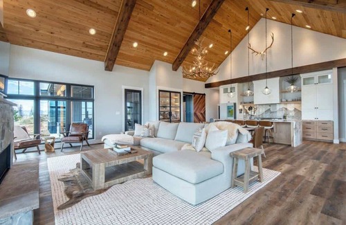 Clawson House | The Grande Dom | Private Luxury Mountain Estate