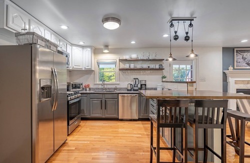 Great Barrington House | The Great Escape Ski Cottage w/HOT TUB @ Great Barrington