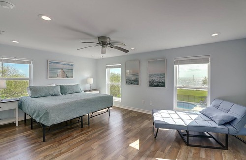 Bayside House | The Great Escape! Private pool! Private hot tub! Pier! Right on Copano Bay!