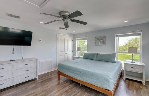 Bayside House | The Great Escape! Private pool! Private hot tub! Pier! Right on Copano Bay!