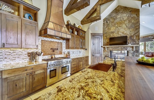 Forest Hills House | The Great Escape with Private Ski Shuttle and Private Hot Tub!