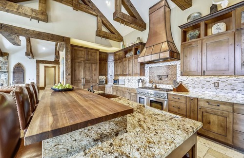 Forest Hills House | The Great Escape with Private Ski Shuttle and Private Hot Tub!