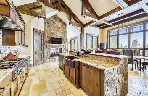 Forest Hills House | The Great Escape with Private Ski Shuttle and Private Hot Tub!