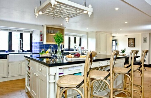 West Buckland House | The Great Long Barn Somerset Stays frm £100-£150pppn Festive from 1-3 nights £5k