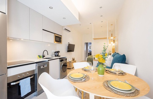 Nou Moles Apartment | The Green Apartment II by Florit Flats