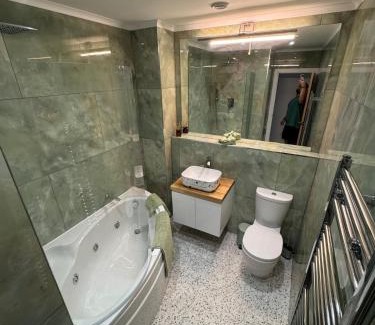 Caterham Apartment | The Green Dream