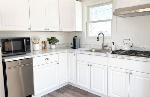 Town of Southold Town Cottage | The Greenport Beach Cottage: 3 Min Walk to Beach, 1 mile to Town