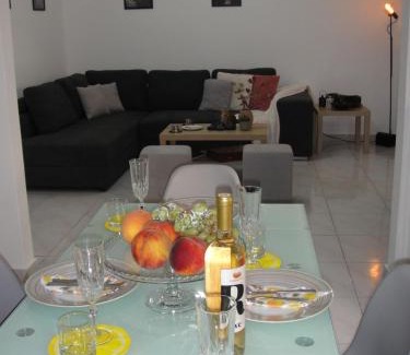 Nikaia-Agios Ioannis Rentis Apartment | The Grey House