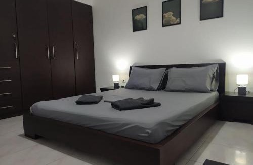 Nikaia-Agios Ioannis Rentis Apartment | The Grey House