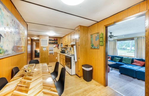 Big Island House | The Groovy Getaway close to James River - Trails