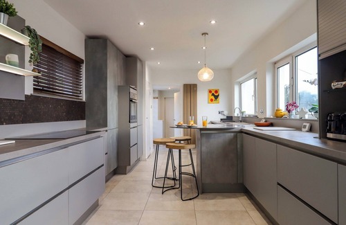 Torquay City Centre Cottage | The Grottoes