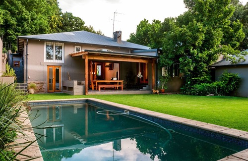 Parkview House | The Hacienda Parkview. Historical charm and character. It embraces village-style