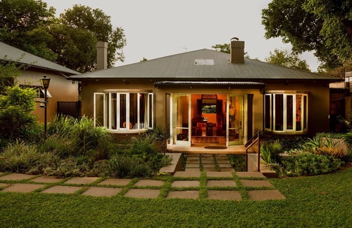 Parkview House | The Hacienda Parkview. Historical charm and character. It embraces village-style