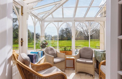 Aubourn Cottage | The Hall promises an experience that is unforgettable.