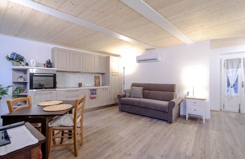 Torno Apartment | The hamlet of Torno - La Piccola