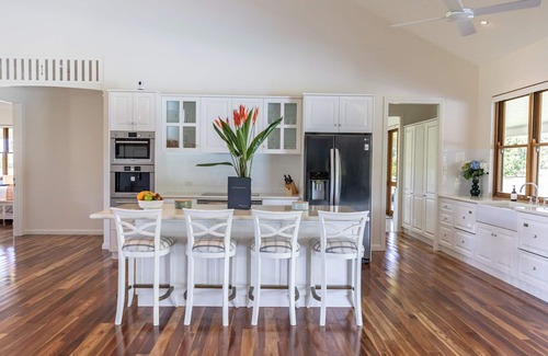 Craiglie House | 'The Hampton Lodge' with private heated pool on 25 acres