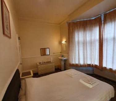 Handforth House | The Handforth Lodge