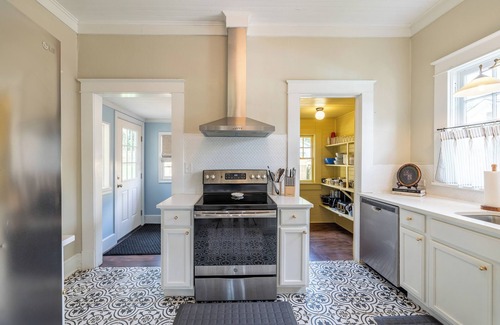 Thomasville House | The Hansell House, your Downtown Thomasville Destination! Family + Pet Friendly!