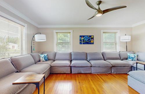 Warrington House | The Happy Turtle