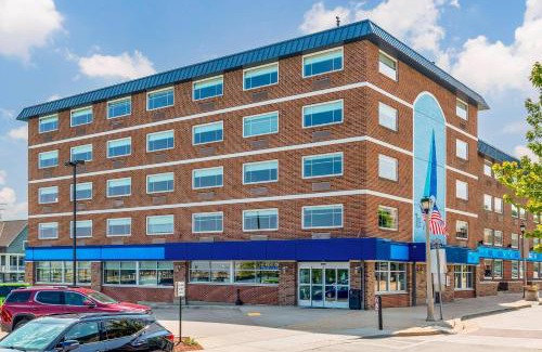 Port Washington Hotel | The Harborview on Lake Michigan, Ascend Hotel Collection