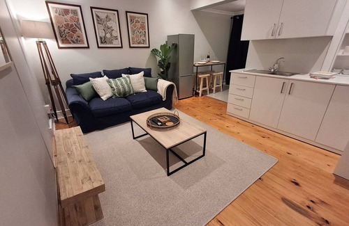 Claremont House | The Harfield Hideaway - Quaint 1-bedroom house in Harfield Village, Cape Town