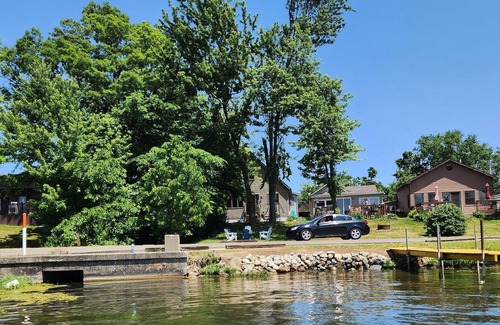 Columbia City Cottage | The Hatchery- B lake house escape! Enjoy your stay in a cozy home on the water.