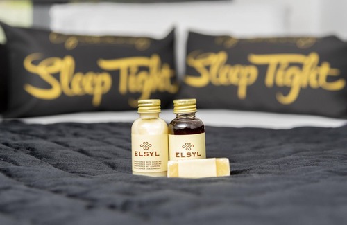 Headingley Apartment | The Headingley House Leeds - Hot Tub - Sleeps Up To 12 - EV Charging