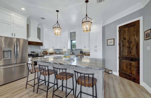 Fredericksburg House | The Heavy Pour w/Pool & Hot-tub