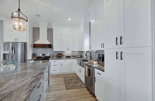 Fredericksburg House | The Heavy Pour w/Pool & Hot-tub