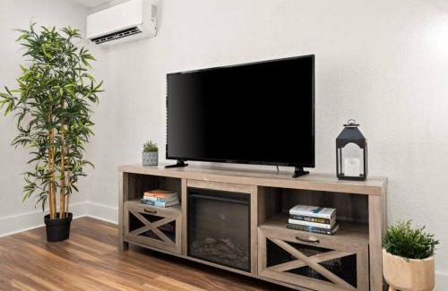 Peoria Heights House | The Heights Nook Peaceful Getaway with a Den