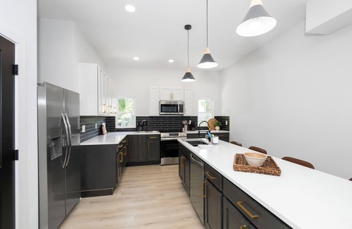 Walnut Hills House | The Heights on Wayne by Blackhouse – Modern Luxury w/Rooftop Lounge!