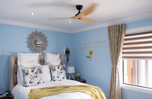 Ekurhuleni House | The Hemingway House 1415 min from O.R Tambo.