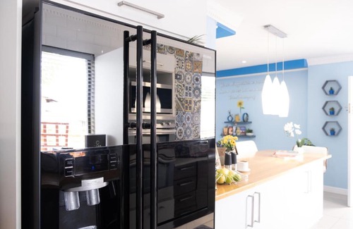 Ekurhuleni House | The Hemingway House 1415 min from O.R Tambo.