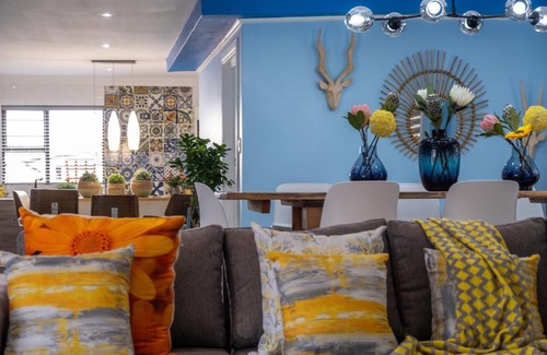 Ekurhuleni House | The Hemingway House 1415 min from O.R Tambo.