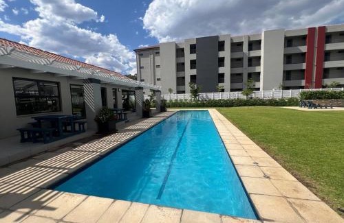 Greater Johannesburg Metropolitan Area Apartment | The Henlee Apartment Tocara- Ground Flr Gym Pool