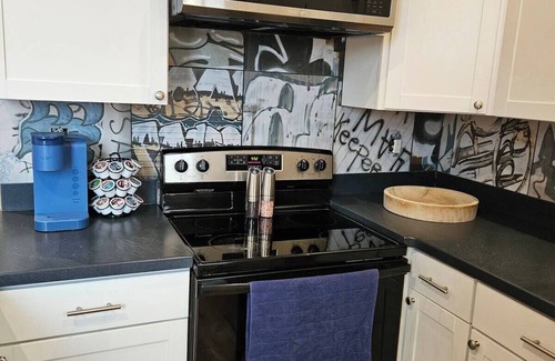 Petersburg Apartment | The Henry Lofts Unit 3 - 'The Sunset Suite'