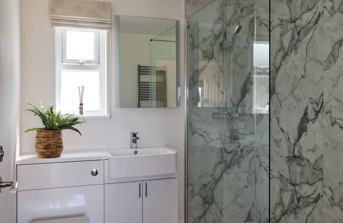 Monknash Ski Chalet | The Heritage Retreat