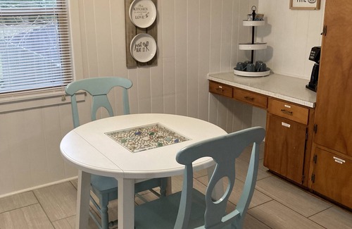 Warrington House | The Heron Hideaway-entire private home near NAS