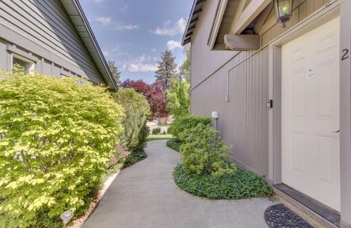 Larkspur House | The Heyburn Cottage (Upstairs)